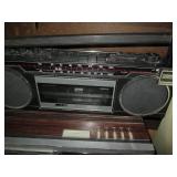 Lot of vintage AM/FM radios, plus a...