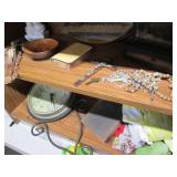 Vintage lot of religious decor, ros...
