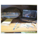 Vintage lot of religious decor, ros...