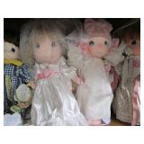 Assorted theme Precious Moments dol...