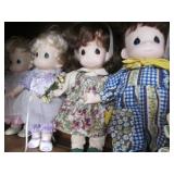 Assorted theme Precious Moments dol...