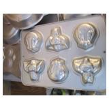 Large variety of character themed b...