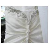 Off white Halter style Wedding dres...