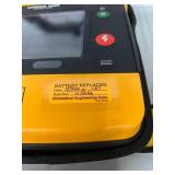 WOWOW MSRP $3500 Physio-Control LIFEPAK 1000 AED Battery Powered Defibrillator - Battery Good Until 11/26 - In Excellent Working Condition!