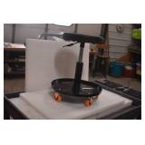 WEN 73012T 300-Pound Capacity Pneumatic Rolling Mechanic Stool