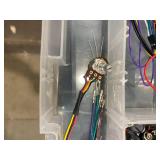 Box of electronic supplies (5884190)- ET