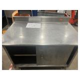 Metal Table (5890780)