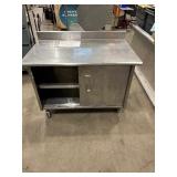 Metal Table (5890780)