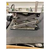 Scissor Jack with Support Rod (590890)