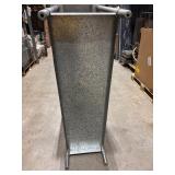 Metal table (589099)