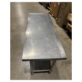 Metal table (589099)