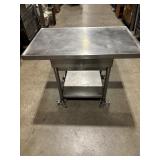 Metal table #3 (589101)
