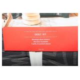 Brand New Bedding Sets – King, Queen, and Throw Pillow