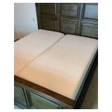 Broyhill Lyla Panel King Adjustable Bed with Two Thomasville Twin Mattresses & Two Remotes