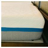 Broyhill Lyla Panel King Adjustable Bed with Two Thomasville Twin Mattresses & Two Remotes