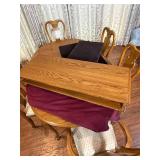 Thomasville Court Oak Oval Dining Table with 6 Chairs and 2 Leaves