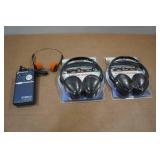 Vintage Portable AM/FM Radio with Headphones Vintage Portable AM/FM Radio with Headphones