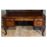 UL - Traditional Wood Executive Desk with Ornate Detailing