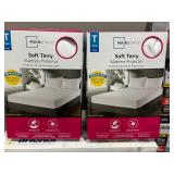 LR - Household Lot with LED Light Bulbs, Mattress Protectors, and Anchor 16-Pc Glass Set