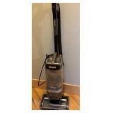 LNDRY - Shark Rotator Lift-Away Upright Vacuum in Good Condition
