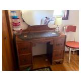 Vintage Vanity with Round Mirror Vintage Vanity with Round Mirror