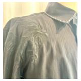 Set of 2 Roar Long Sleeve Button Up Shirts with Embroidery XL Set of 2 Roar Long Sleeve Button Up Shirts with Embroidery XL
