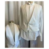 Oscar de la Renta Formal White Tuxedo Shirt and 2 matching Vests, Size 17/34 Oscar de la Renta Formal White Tuxedo Shirt and 2 matching Vests, Size 17/34