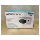Emerson 0.9 Cu. Ft., 800W Retro White Microwave Oven with Grill Emerson 0.9 Cu. Ft., 800W Retro White Microwave Oven with Grill
