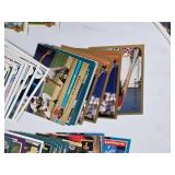 Lot of Baseball Cards Featuring Bo Jackson, Mark Thompson, Albert Belle, Rafael Palmeiro, Cecil Fielder, Bobby Bonilla, and More