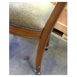Wooden Round table w/Chairs
