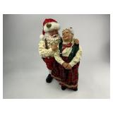 2002 Possible Dreams Clothtique Collection Santa gives Mrs. Claus Pearls