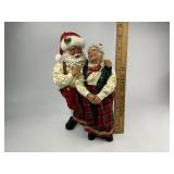 2002 Possible Dreams Clothtique Collection Santa gives Mrs. Claus Pearls