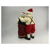 2002 Possible Dreams Clothtique Collection Santa gives Mrs. Claus Pearls