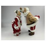 2002 Possible Dreams Clothtique Collection Santa & Mrs. Claus Under the Mistletoe