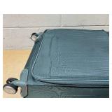 Samsonite Silhouette 18 Expandable 28" Check-in Spinner Exterior Dimensions: 28"H x 18.5"L x 11"W Interior Dimensions: 25"H x 18"L x 9.5"W (Slightly Used)