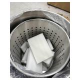 (See Pictures) 64 qt. Stainless Steel Stockpot, Heavy Duty Cookware with Basket, Lid & Handle (See Pictures) 64 qt. Stainless Steel Stockpot, Heavy Duty Cookware with Basket, Lid & Handle