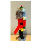 LL - Seiffener Nussknacker VERO Wooden Nutcracker with Crown and Original Box