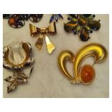 Assorted Colorful Brooches Assorted Colorful Brooches