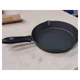 10" Cast Iron Skillet with Silicone Handle Grip - Kitchen HQ 10" Cast Iron Skillet with Silicone Handle Grip - Kitchen HQ