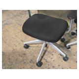 Lot of (2) Rolling Office Arm Chair Lot of (2) Rolling Office Arm Chair