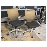 Lot of (2) Rolling Office Arm Chair Lot of (2) Rolling Office Arm Chair