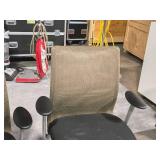 Lot of (2) Rolling Office Arm Chair Lot of (2) Rolling Office Arm Chair