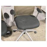 Lot of (2) Rolling Office Arm Chair Lot of (2) Rolling Office Arm Chair