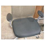 Lot of (2) Rolling Office Arm Chair Lot of (2) Rolling Office Arm Chair