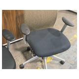 Lot of (2) Rolling Office Arm Chair Lot of (2) Rolling Office Arm Chair