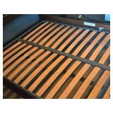 Queen Size Wood 4-Post Bed Frame Queen Size Wood 4-Post Bed Frame