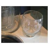 Lot of (16) Home Décor - Glass Vases (x7), 8" Decorative Plates (x9) Lot of (16) Home Décor - Glass Vases (x7), 8" Decorative Plates (x9)