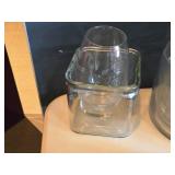 Lot of (16) Home Décor - Glass Vases (x7), 8" Decorative Plates (x9) Lot of (16) Home Décor - Glass Vases (x7), 8" Decorative Plates (x9)