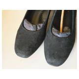 Lot of (One Pair) Trotters Ladies Heel Shoes Size 12W (Black Suede) Lot of (One Pair) Trotters Ladies Heel Shoes Size 12W (Black Suede)