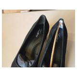 Lot of (One Pair) Trotters Ladies Heel Shoes Size 12W (Black Suede) Lot of (One Pair) Trotters Ladies Heel Shoes Size 12W (Black Suede)
